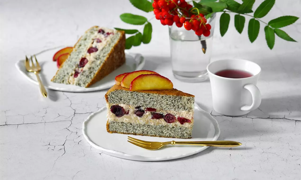 Maková torta s jablkovou náplňou